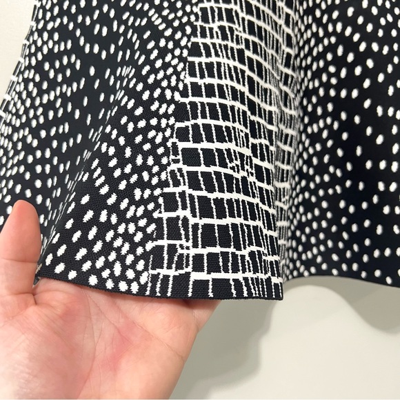 BCBG MaxAzria Peyton Black & White Graphic Print Flare Mini Skirt 60's Style Sm - Picture 5 of 11